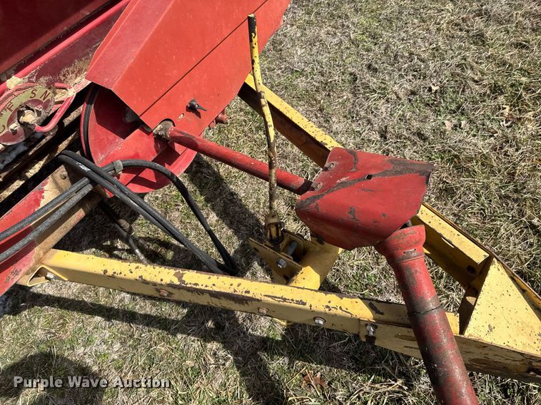 image for item DO0399 New Holland 520 manure spreader