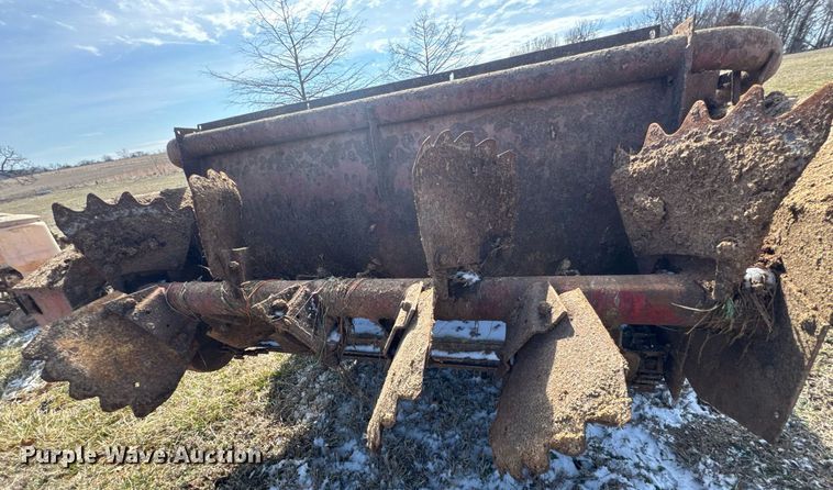 image for item DO0399 New Holland 520 manure spreader