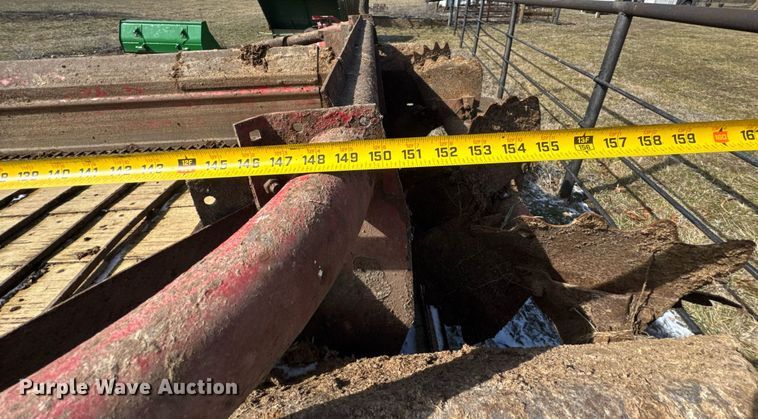 image for item DO0399 New Holland 520 manure spreader