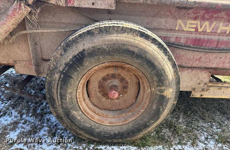 image for item DO0399 New Holland 520 manure spreader