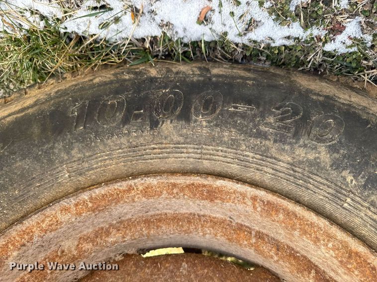 image for item DO0399 New Holland 520 manure spreader