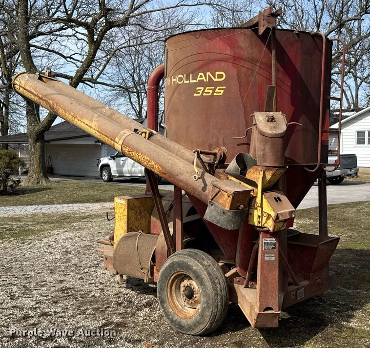 image for item DO0403 New Holland 355 feed mixer