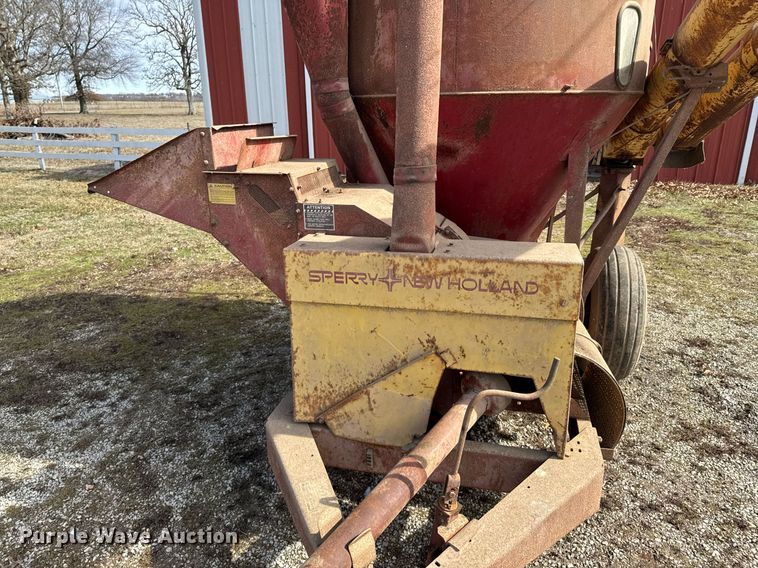 image for item DO0403 New Holland 355 feed mixer