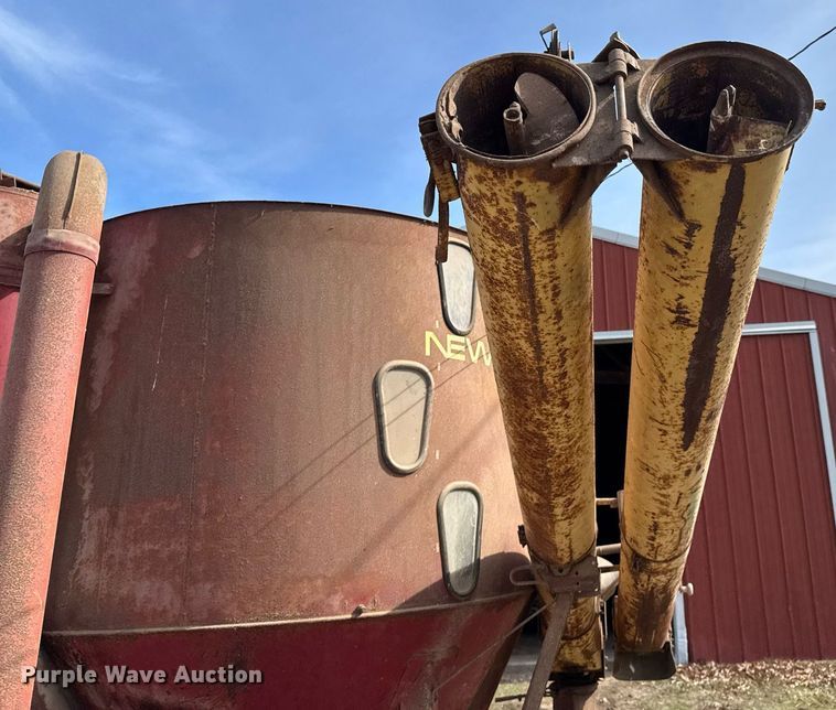image for item DO0403 New Holland 355 feed mixer