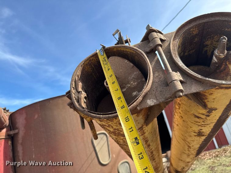 image for item DO0403 New Holland 355 feed mixer