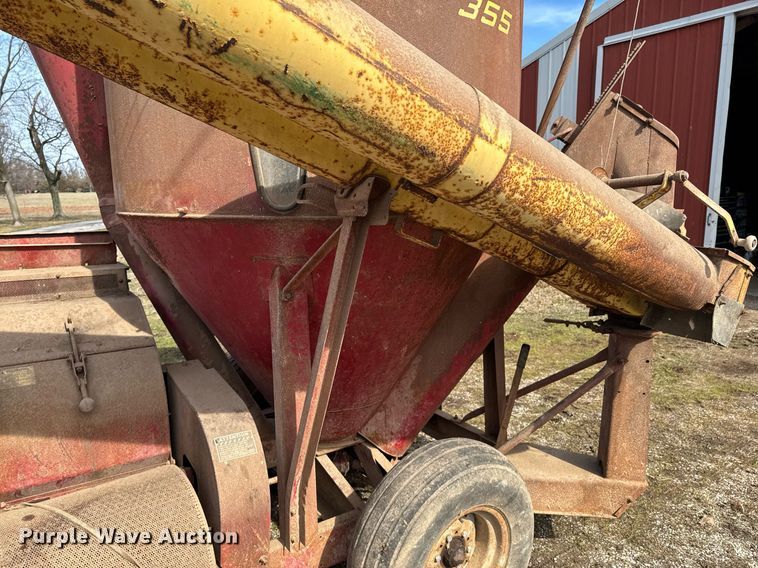 image for item DO0403 New Holland 355 feed mixer
