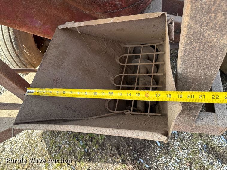 image for item DO0403 New Holland 355 feed mixer