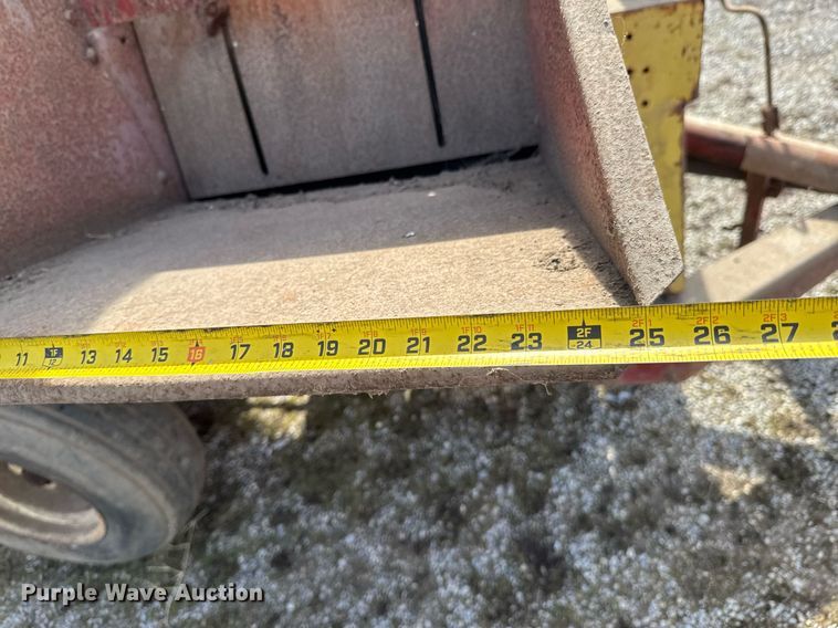 image for item DO0403 New Holland 355 feed mixer