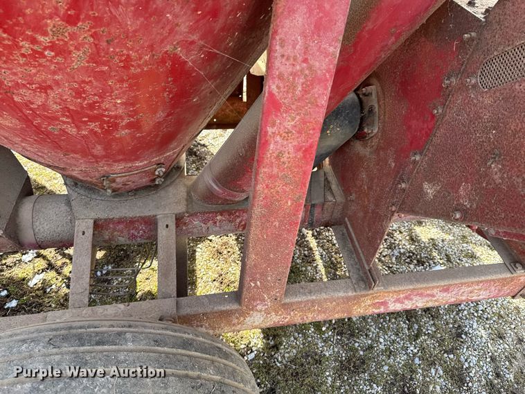 image for item DO0403 New Holland 355 feed mixer