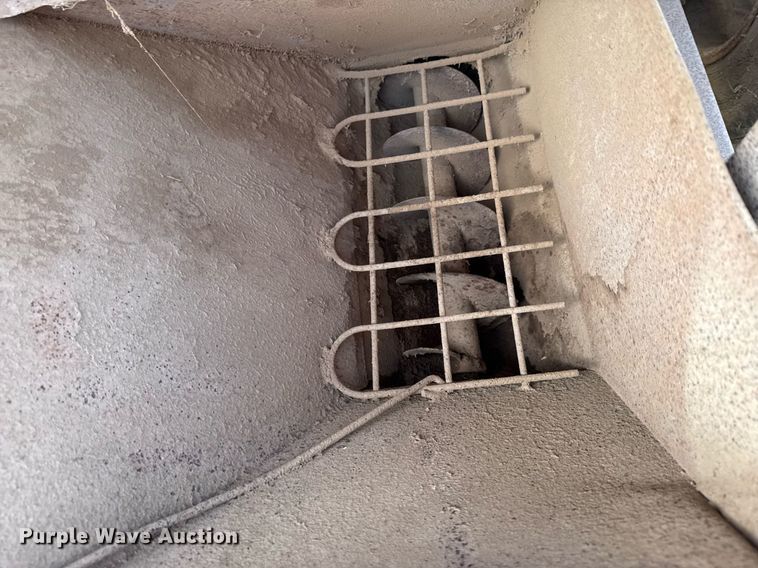 image for item DO0403 New Holland 355 feed mixer