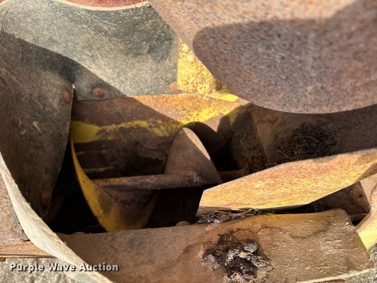 image for item DO0403 New Holland 355 feed mixer