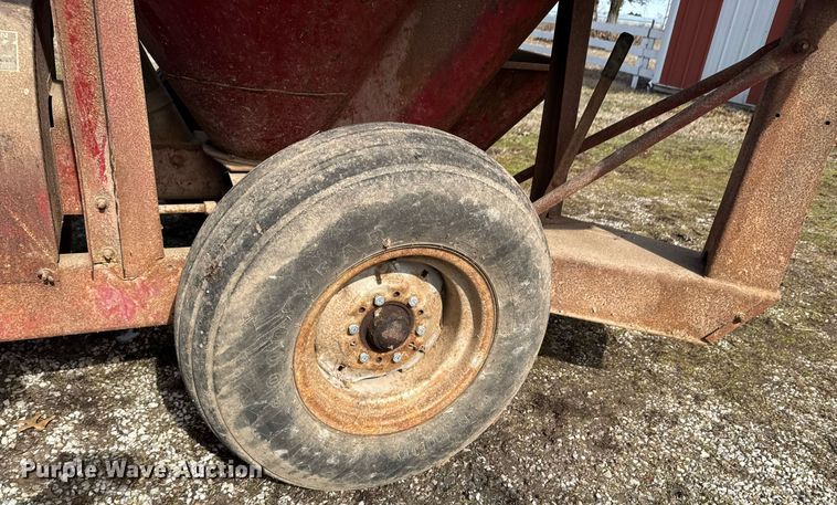 image for item DO0403 New Holland 355 feed mixer