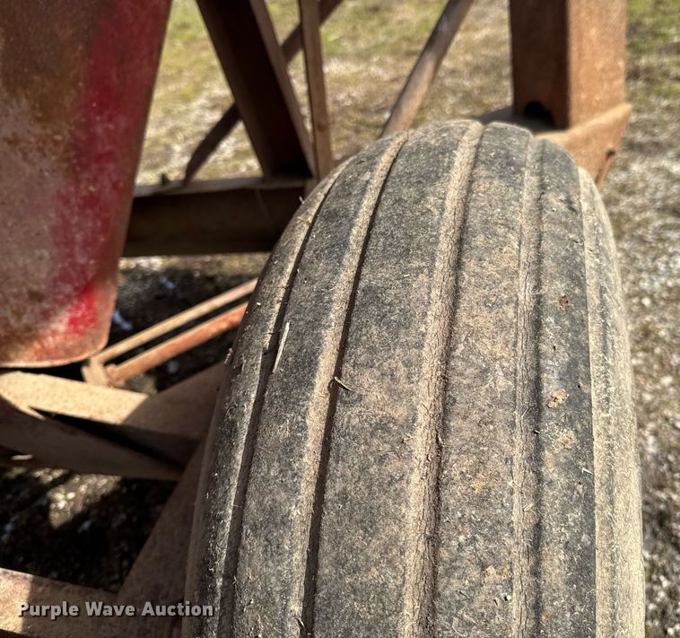 image for item DO0403 New Holland 355 feed mixer