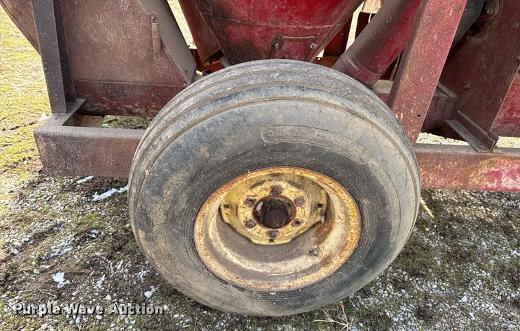 image for item DO0403 New Holland 355 feed mixer