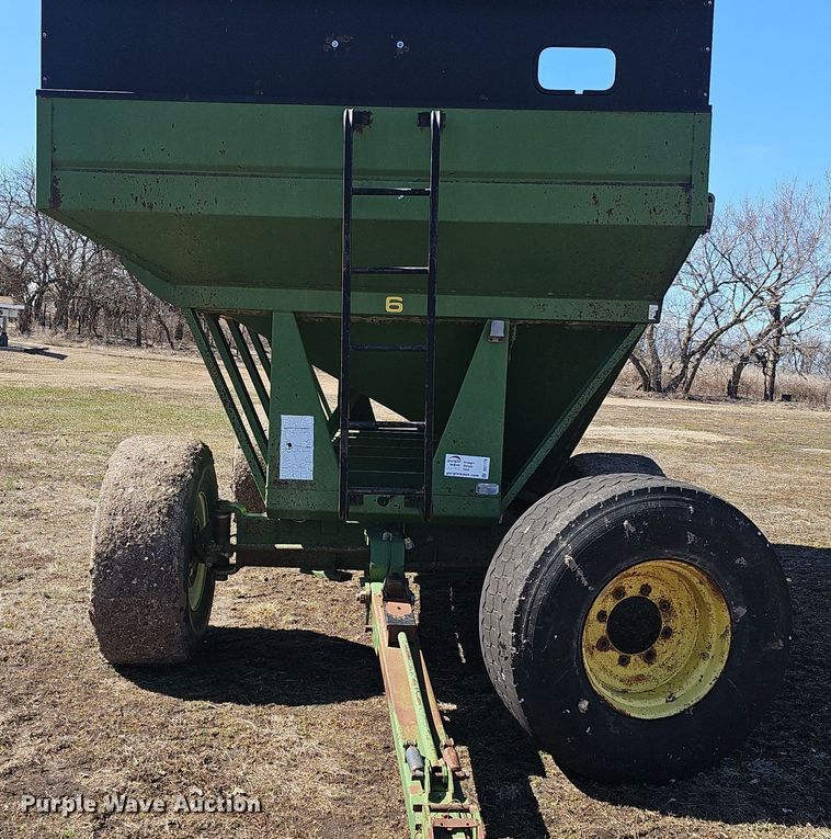 image for item DO7778 Brent GT600 gravity wagon