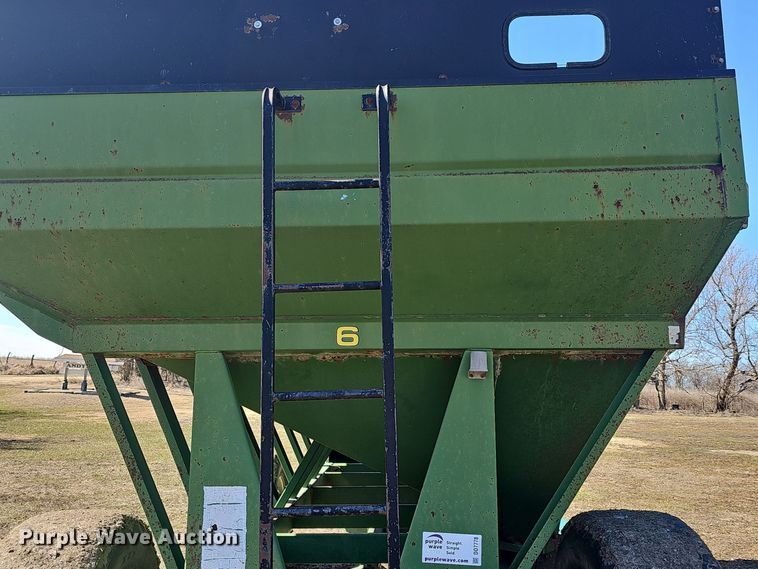 image for item DO7778 Brent GT600 gravity wagon