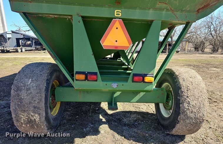 image for item DO7778 Brent GT600 gravity wagon