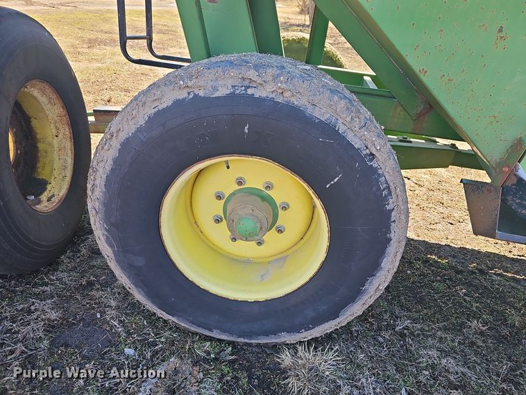 image for item DO7778 Brent GT600 gravity wagon