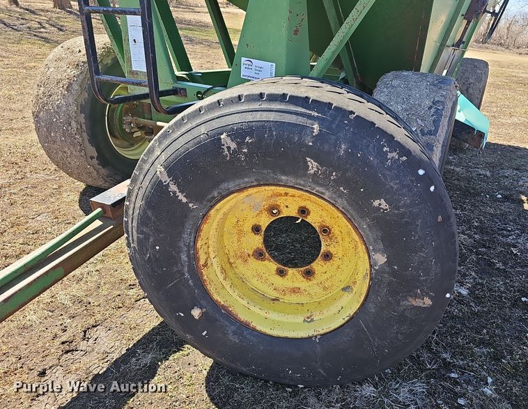 image for item DO7778 Brent GT600 gravity wagon