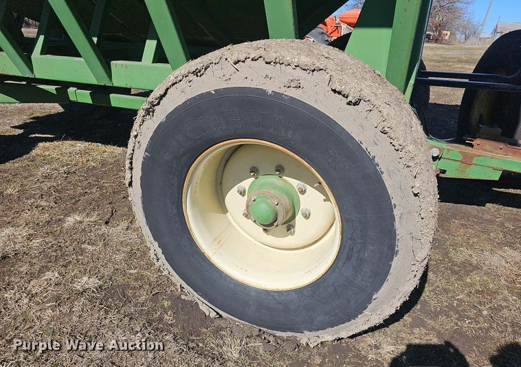 image for item DO7778 Brent GT600 gravity wagon