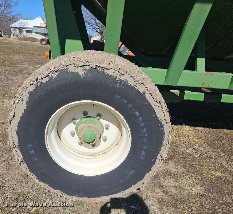 image for item DO7778 Brent GT600 gravity wagon