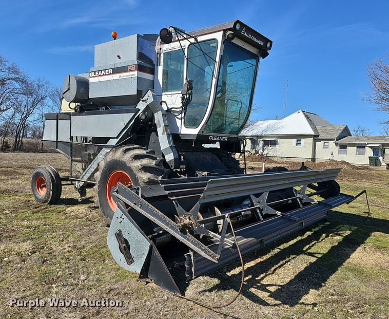 image for item DO7779 Gleaner F2 combine