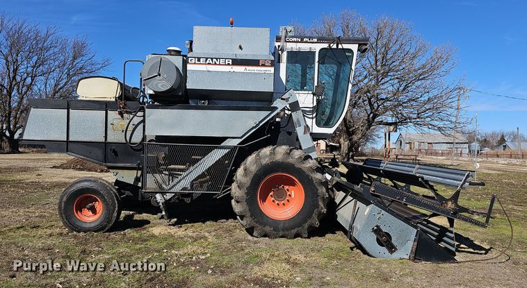 image for item DO7779 Gleaner F2 combine