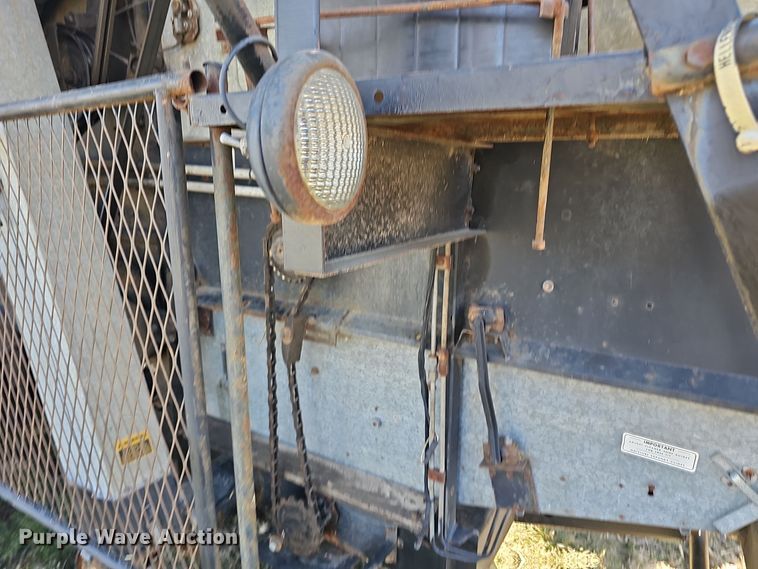 image for item DO7779 Gleaner F2 combine