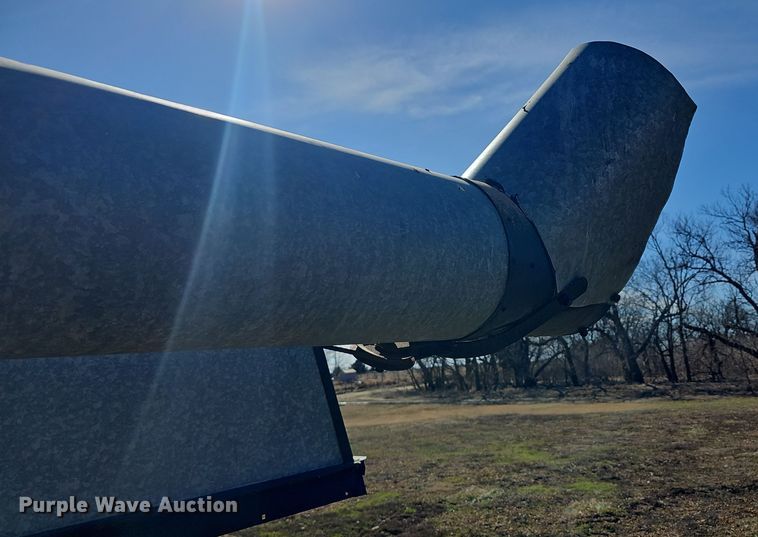 image for item DO7779 Gleaner F2 combine