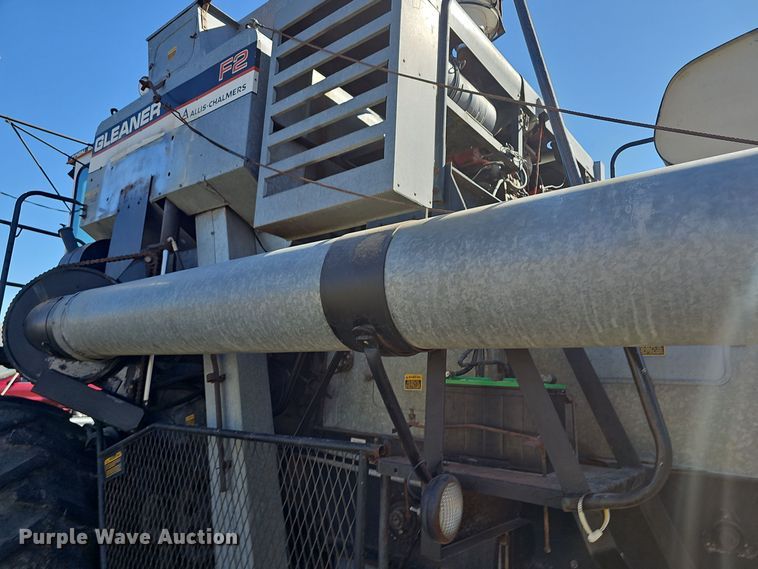image for item DO7779 Gleaner F2 combine