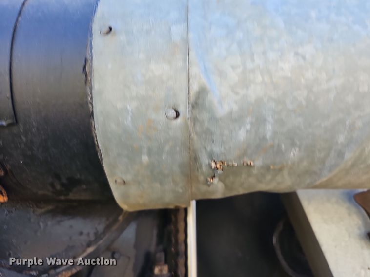 image for item DO7779 Gleaner F2 combine