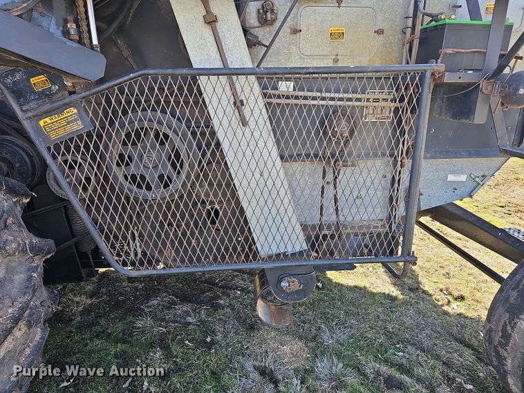 image for item DO7779 Gleaner F2 combine