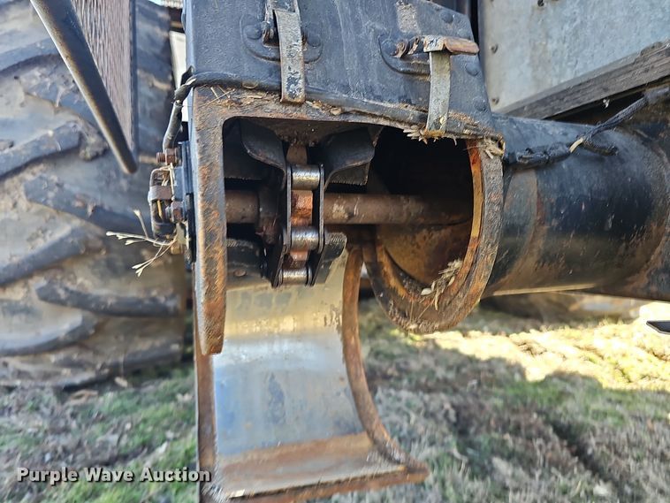 image for item DO7779 Gleaner F2 combine