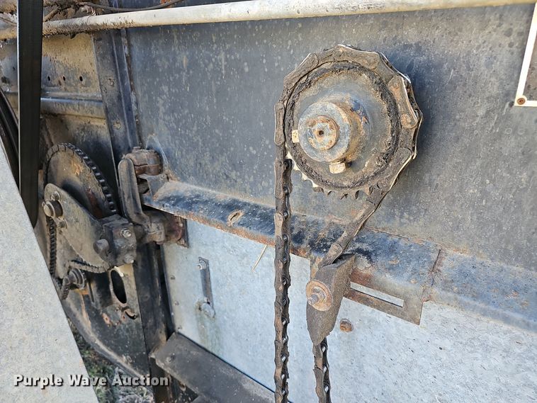 image for item DO7779 Gleaner F2 combine