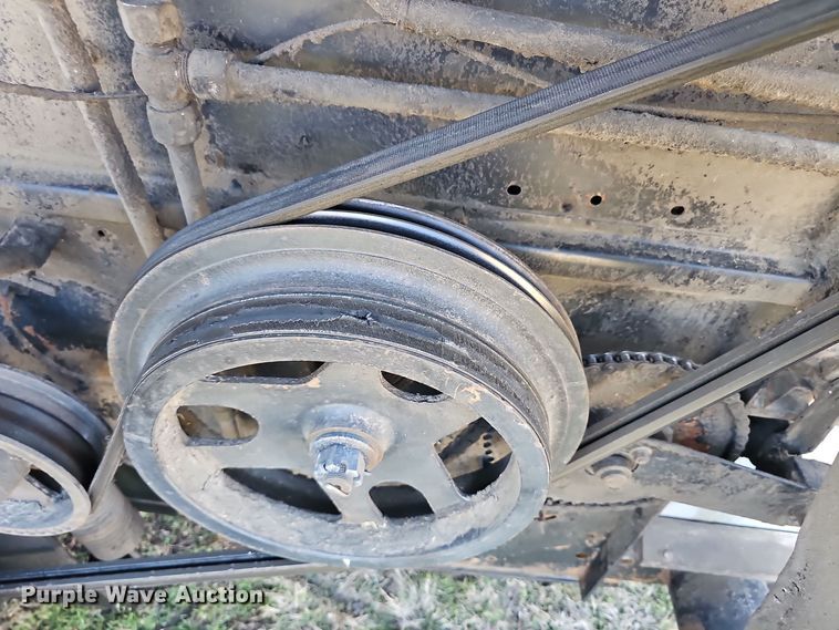 image for item DO7779 Gleaner F2 combine