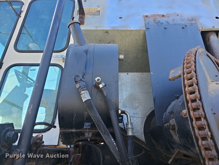 image for item DO7779 Gleaner F2 combine