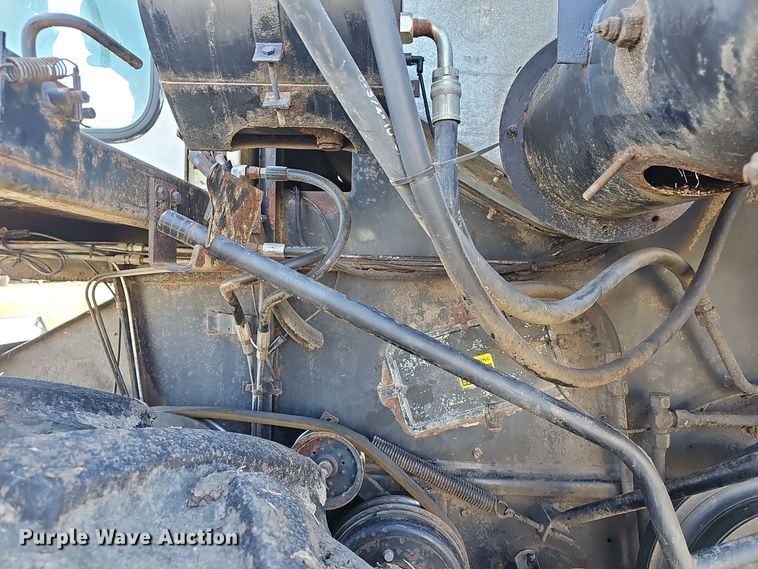 image for item DO7779 Gleaner F2 combine