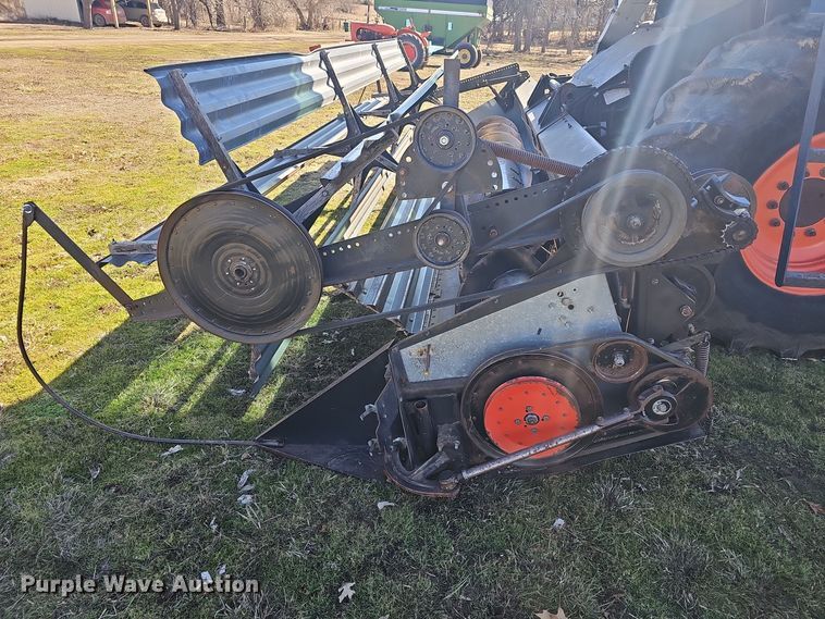 image for item DO7779 Gleaner F2 combine