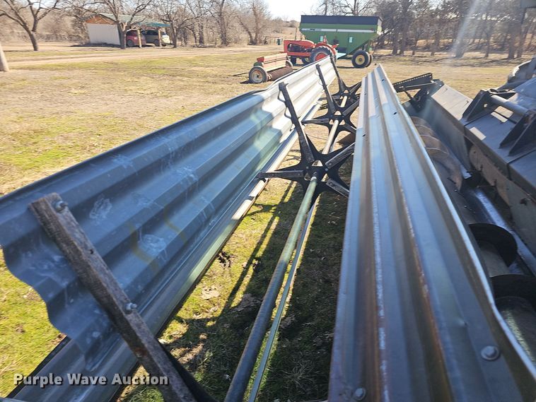 image for item DO7779 Gleaner F2 combine