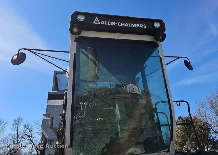 image for item DO7779 Gleaner F2 combine