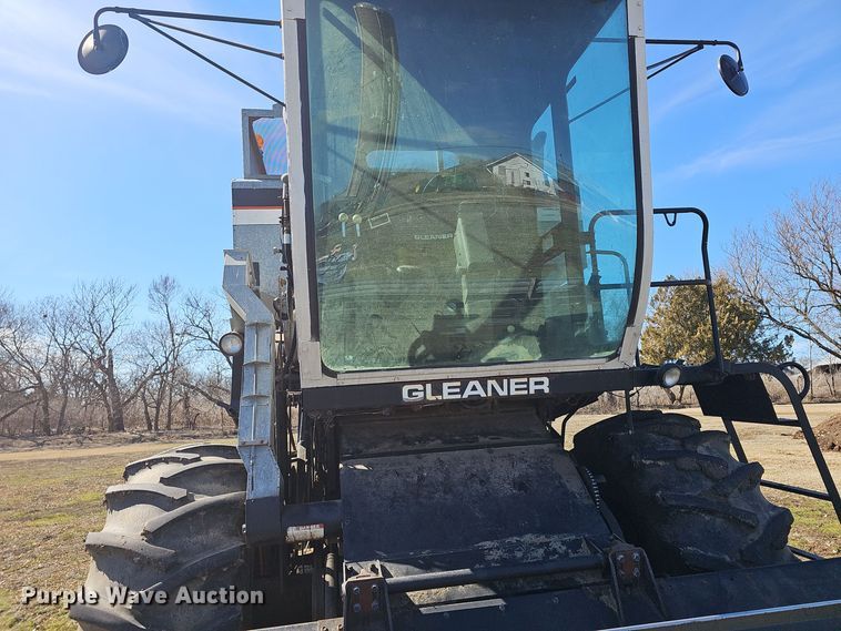 image for item DO7779 Gleaner F2 combine