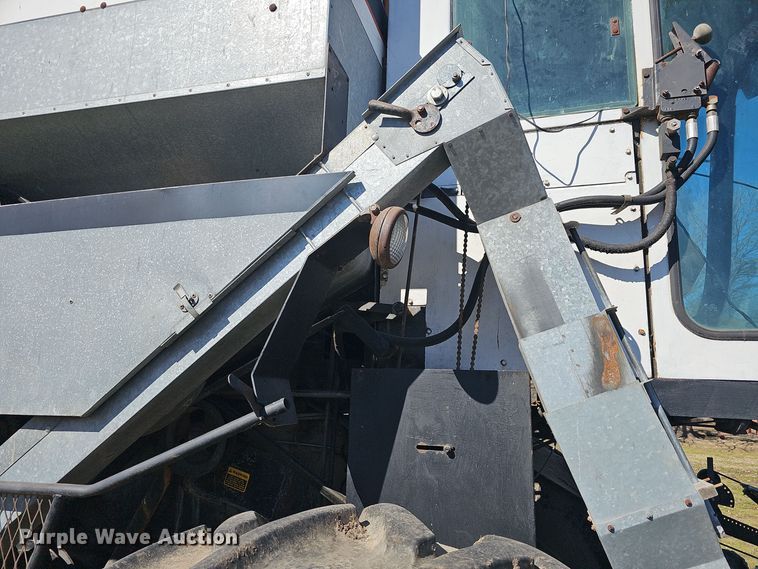 image for item DO7779 Gleaner F2 combine