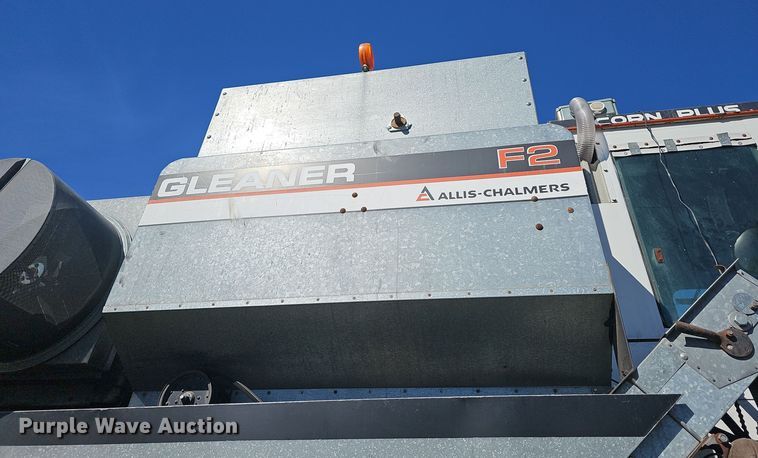 image for item DO7779 Gleaner F2 combine
