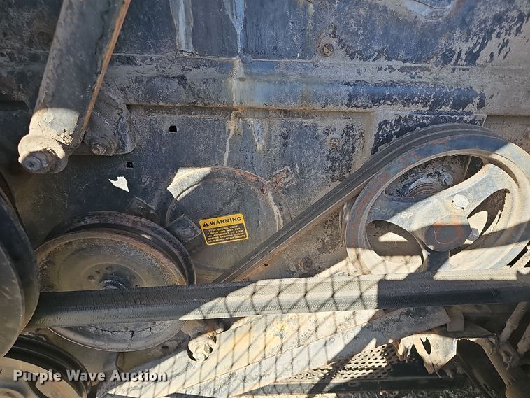 image for item DO7779 Gleaner F2 combine