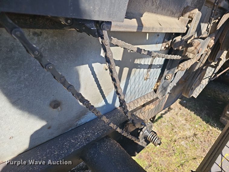 image for item DO7779 Gleaner F2 combine