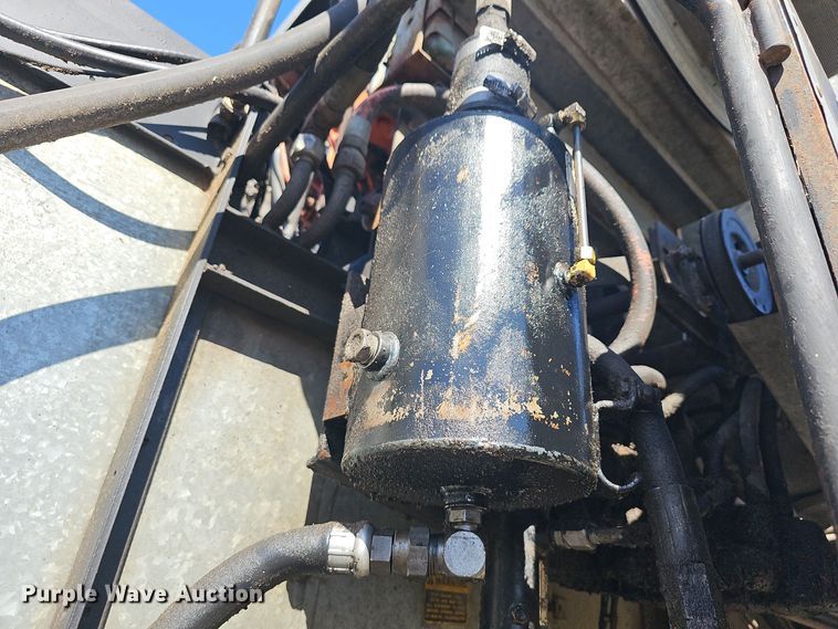 image for item DO7779 Gleaner F2 combine