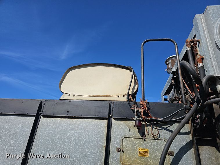 image for item DO7779 Gleaner F2 combine