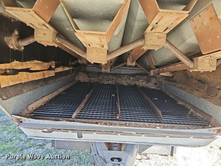 image for item DO7779 Gleaner F2 combine