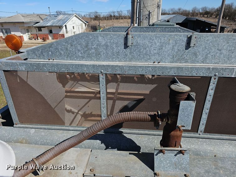 image for item DO7779 Gleaner F2 combine