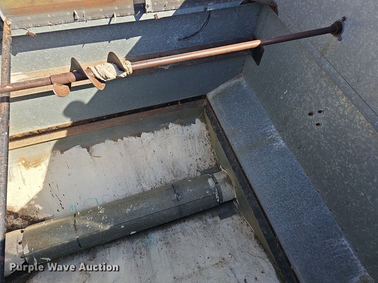 image for item DO7779 Gleaner F2 combine